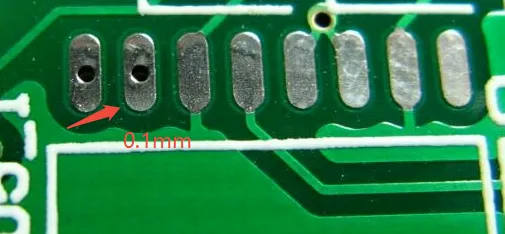 Diagram of solder mask clearance around PCB pad with 0.1 mm spacing