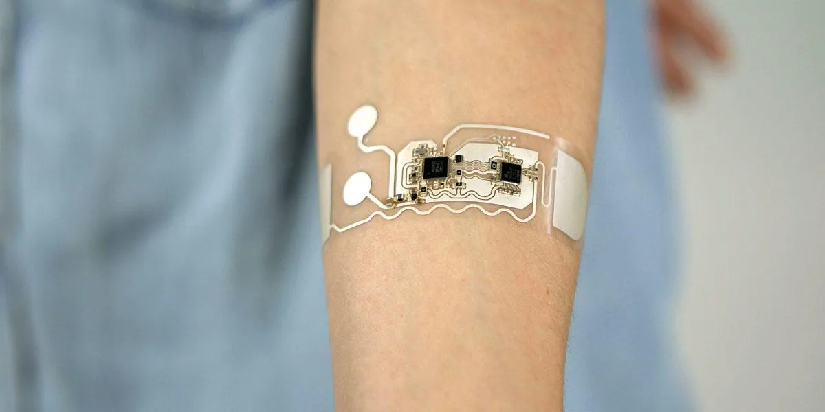 Flexible PCB in a wearable electronic device