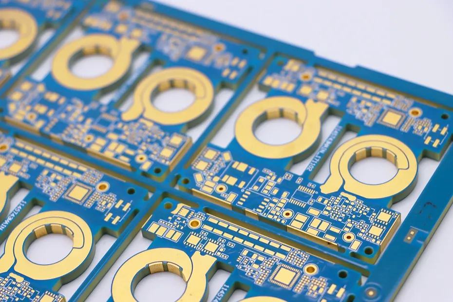 Cross-section of a PCB stackup with 1 oz copper layers