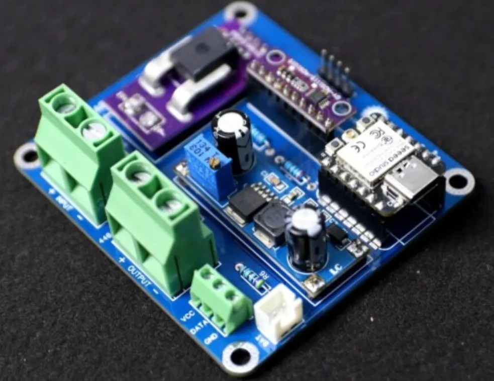 Solar PCB SMT assembly with compact surface-mounted components