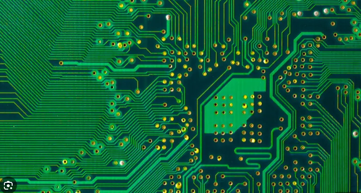 Example of optimized trace routing on a PCB layout