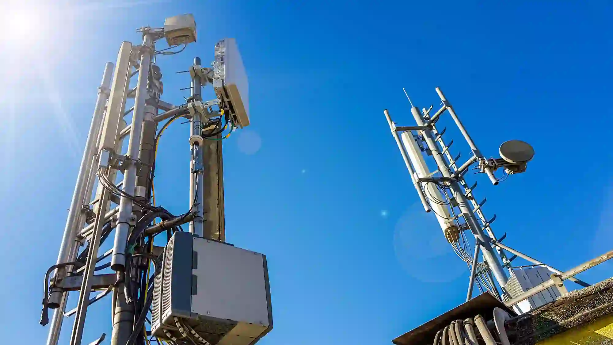 High-frequency application using Rogers PCB in 5G technology.