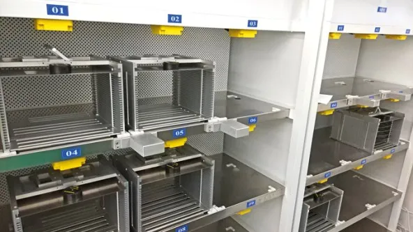 PCB-based RFID inventory tracking on smart warehouse shelf