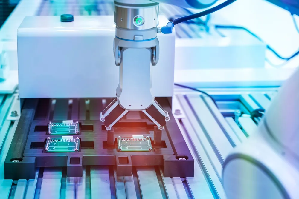 Robotic PCB handling system in SMT production