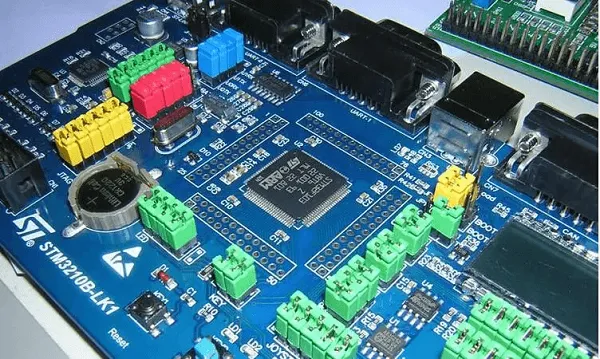 PCB layout for mixed assembly with SMT and THT components