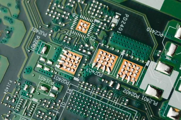 Custom heat sink design on AI accelerator PCB for effective cooling.