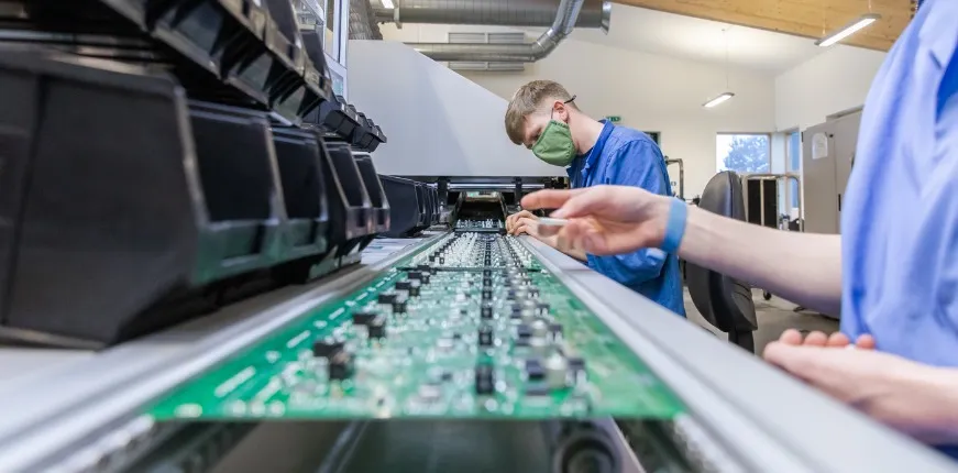 Wave soldering machine in a PCB assembly line