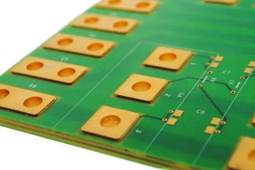 Heavy copper PCB layout design with thermal vias and wide traces