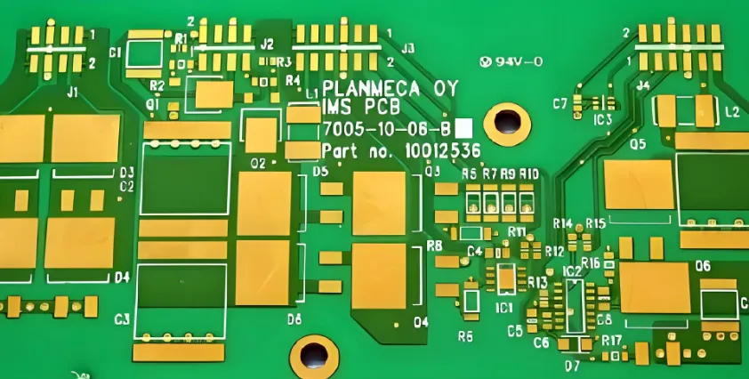 PCB with solder mask layer protecting copper traces for high-frequency designs