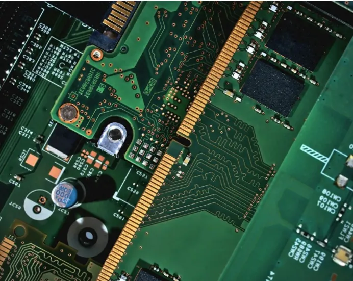 Comparison of PCB outer layer copper thickness for high-current designs.