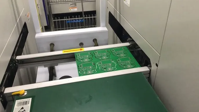 Automatic PCB loader with magazine in SMT line