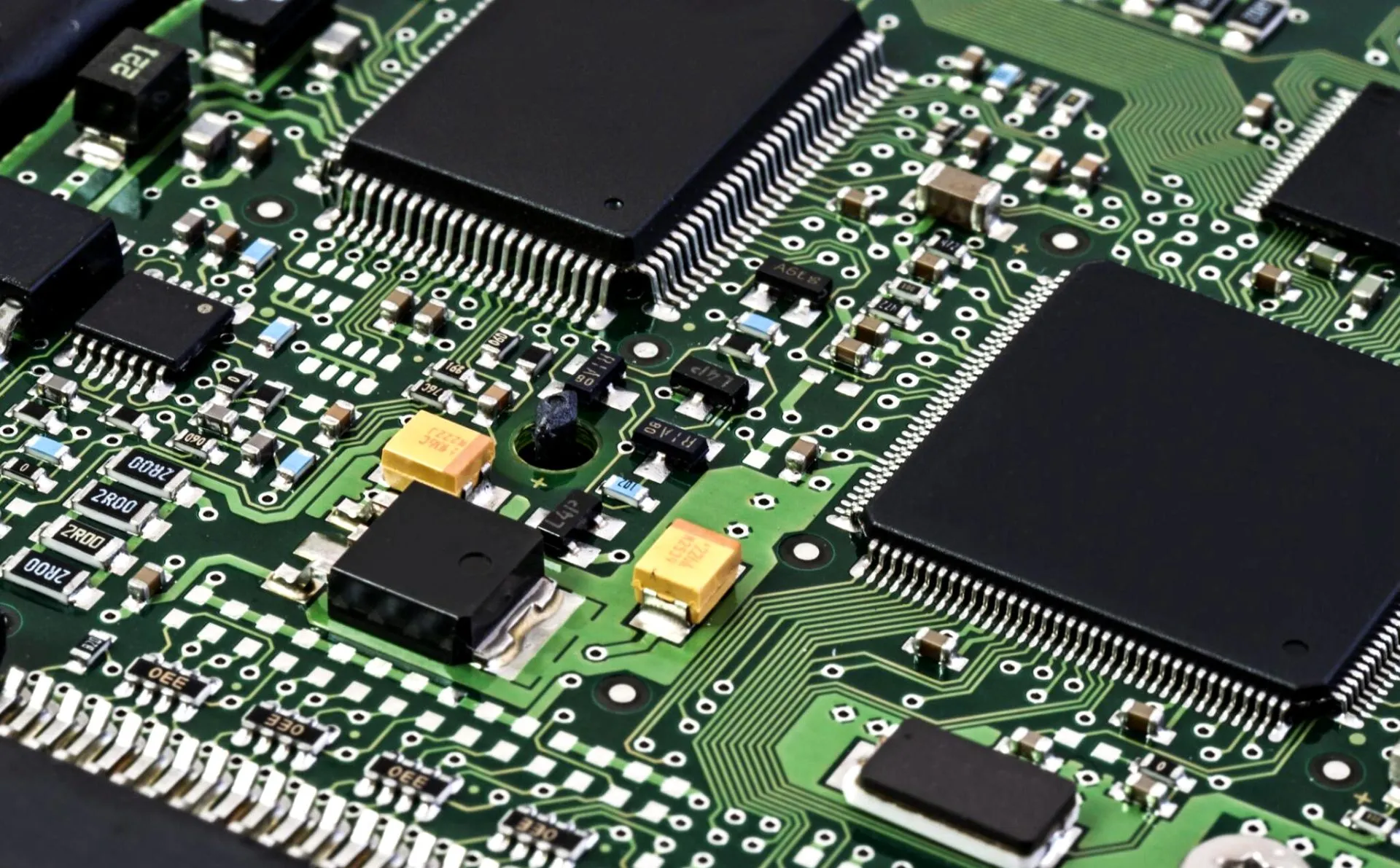 High-quality PCB with uniform plating and no defects